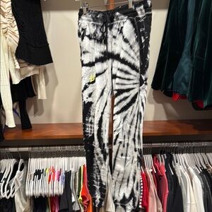 Peloton Black and White Tie-Dye ultimate jJoggers XS